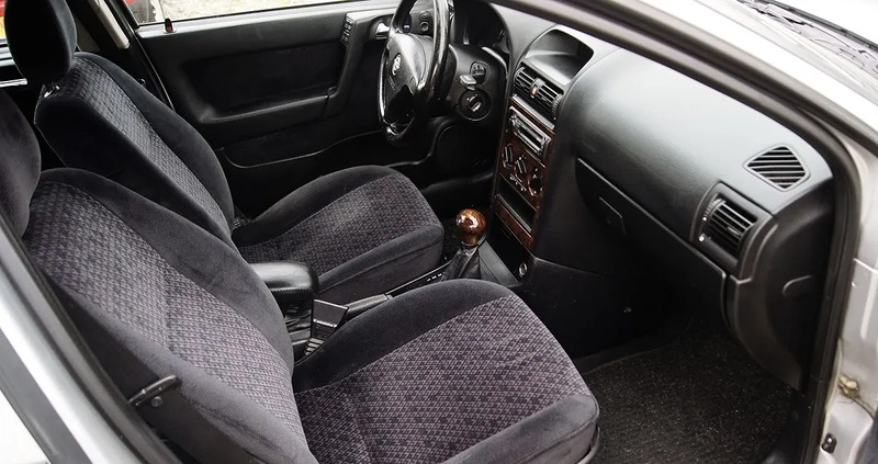 Opel Astra cena 6500 przebieg: 216000, rok produkcji 1999 z Szczecin małe 781
